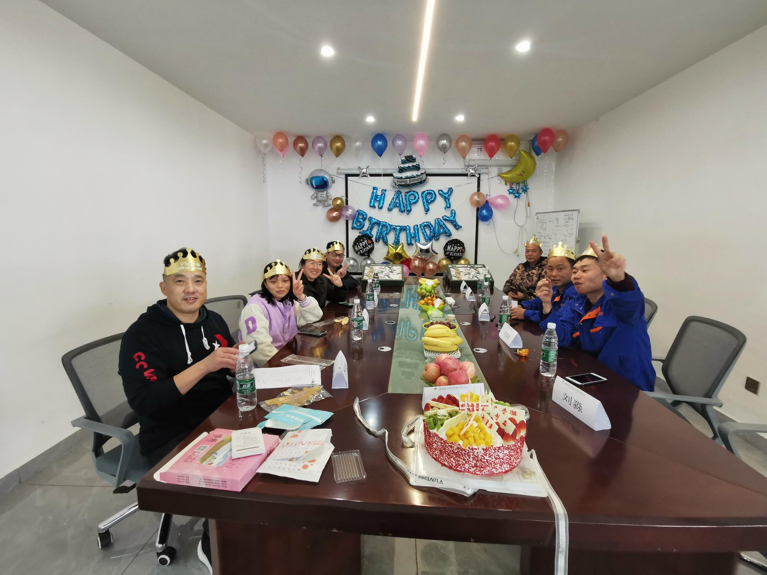 秋立公司12月份員工生日會(huì )